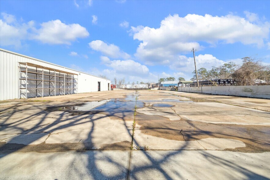 More Photos Of 8730 Ley Rd, Houston Warehouse For Sale