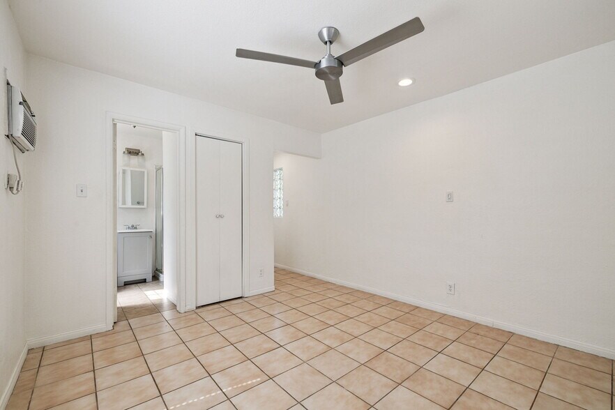 More Photos Of 1674 S Via Salida, Palm Springs Apartments For Sale