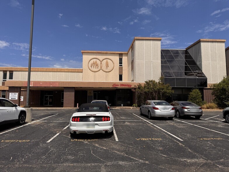 More Photos Of 2323 S Harvard Ave, Tulsa Hospital For Sale