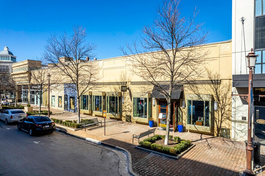 More Photos Of 11551 Ash St, Leawood Unknown For Lease