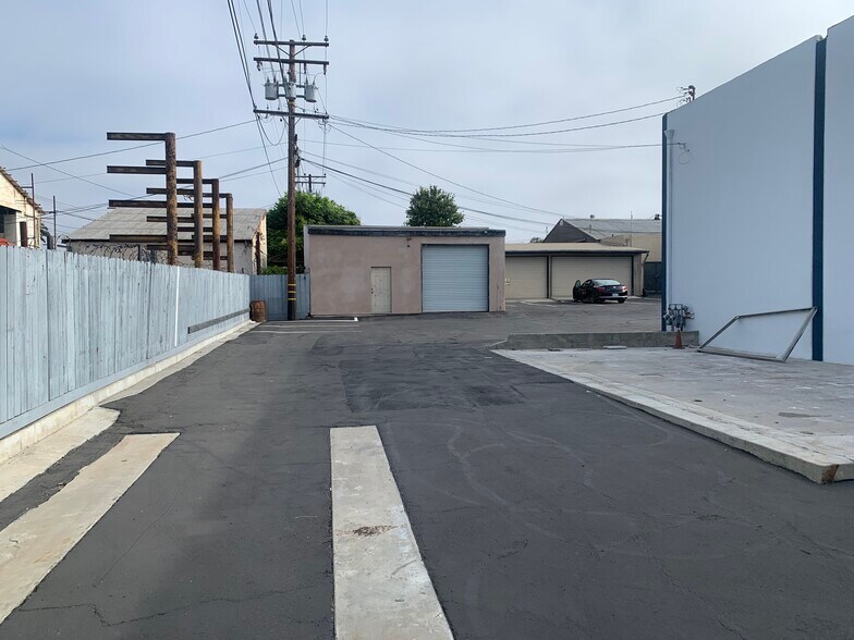 More Photos Of 1813-1829 Redondo Ave, Signal Hill Warehouse For Lease