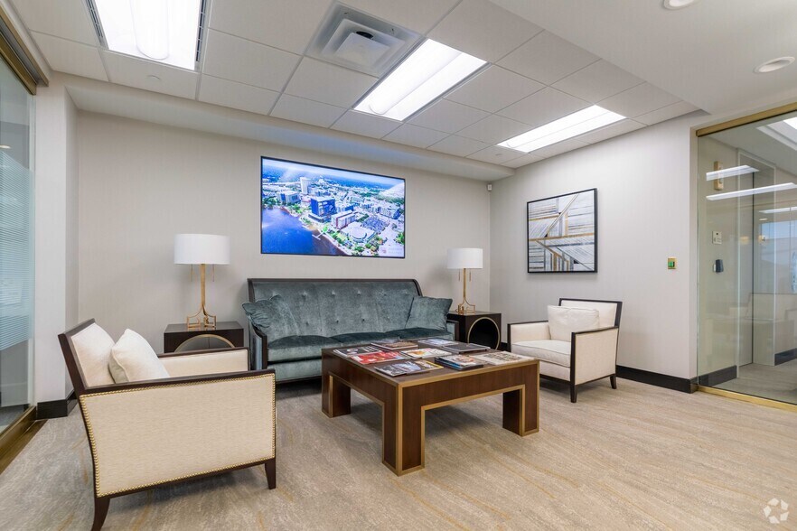 More Photos Of 7077 Bonneval Rd, Jacksonville Unknown For Lease