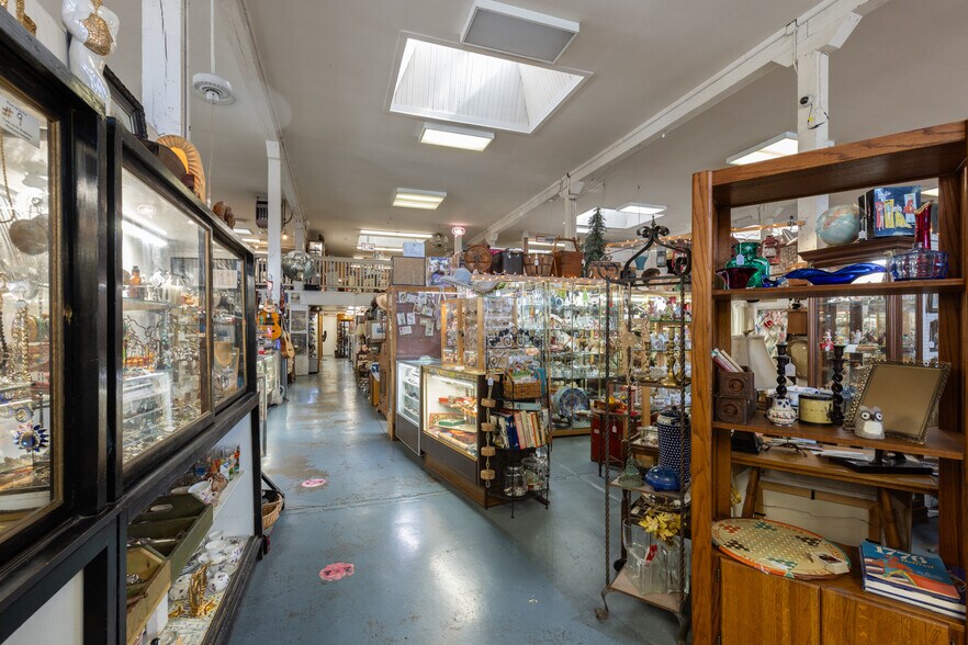 More Photos Of 130 4th St, Santa Rosa Storefront For Sale