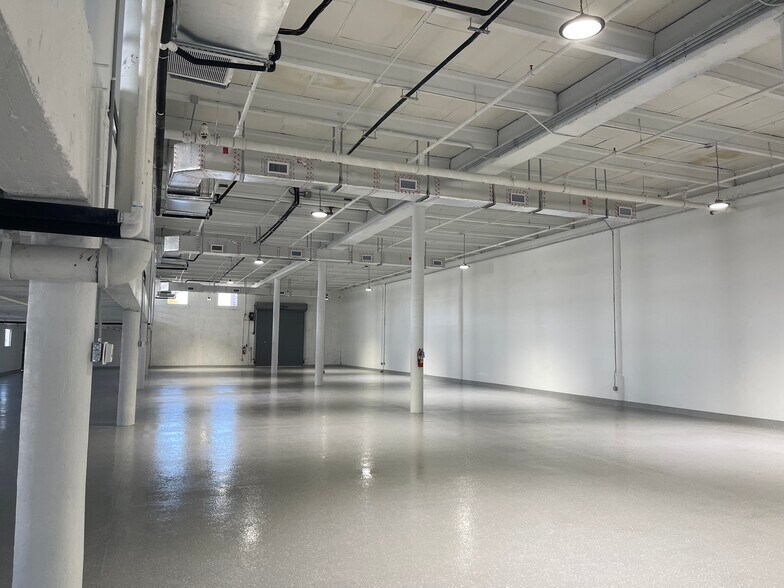 More Photos Of 6899 NE 4th Ave, Miami Warehouse For Lease