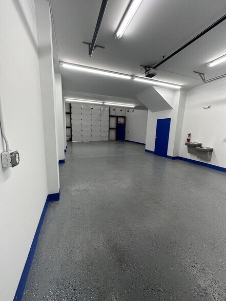 More Photos Of 809 Mt Vernon Rd, Raleigh Showroom For Lease