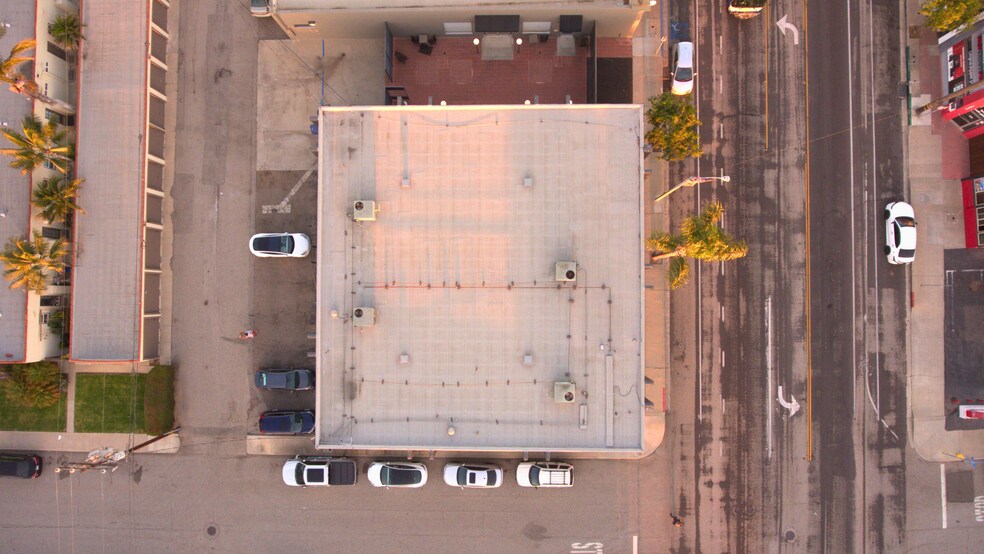 More Photos Of 1895 E Main St, Ventura General Retail For Sale