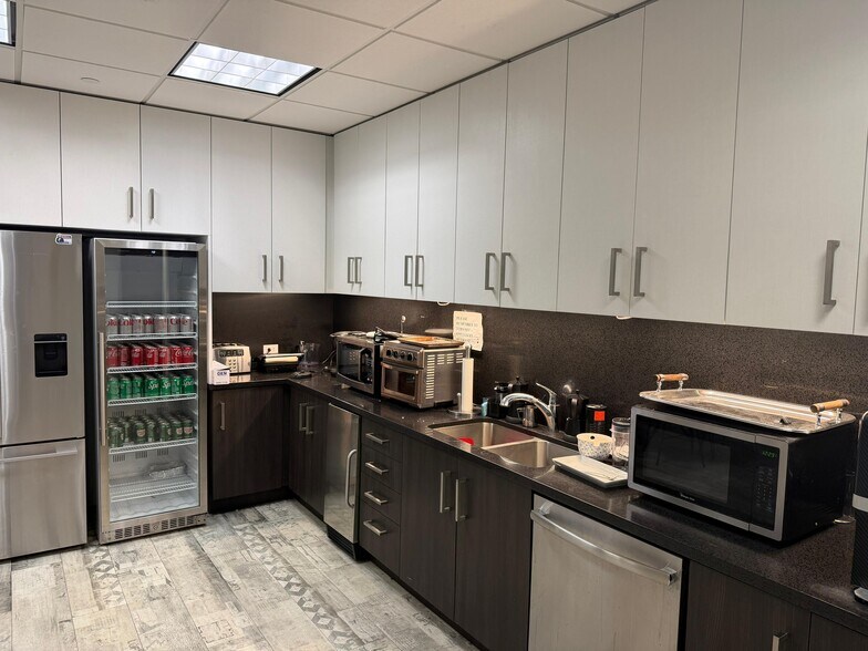 More Photos Of 2601 S Bayshore Dr, Coconut Grove Office For Lease