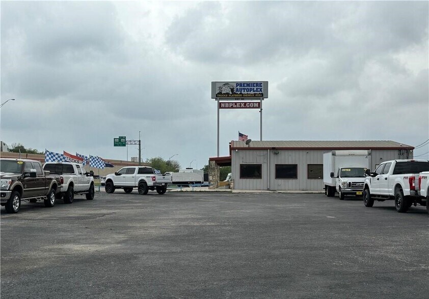 More Photos Of 2250 S IH-35, New Braunfels Auto Dealership For Sale