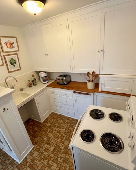 More Photos Of 4737 Brooklyn Ave NE, Seattle Apartments For Sale