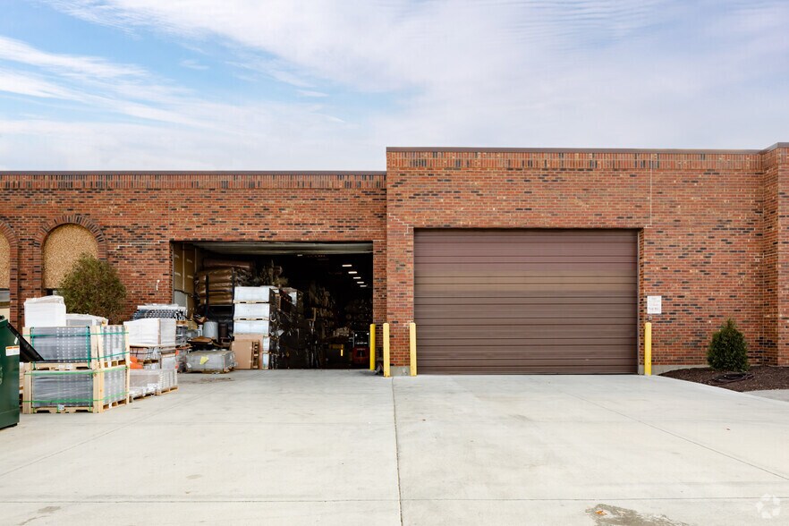 More Photos Of 2075-2185 Estes Ave, Elk Grove Village Warehouse For Lease