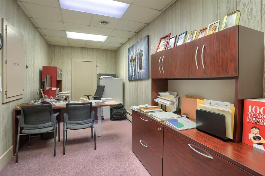 More Photos Of 3 S Market St, Shamokin Flex For Sale