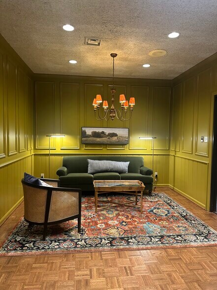 More Photos Of 2730 E 62nd St, Indianapolis Office For Sale