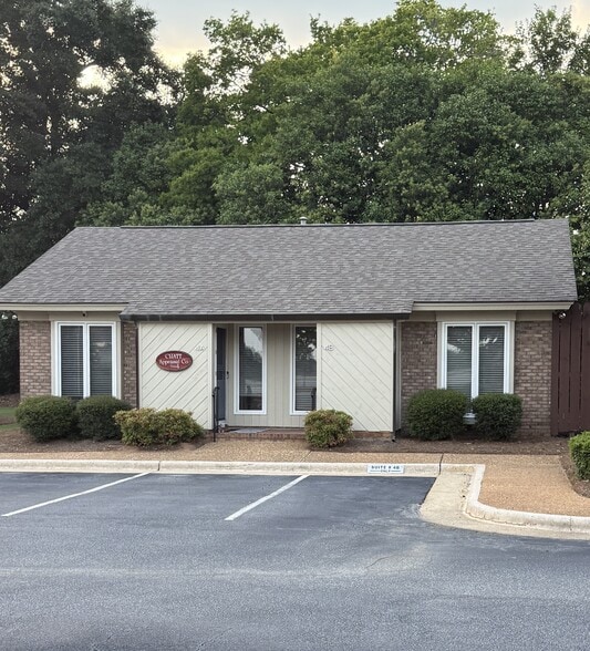 Primary Photo Of 5734 Windsor Dr, Columbus Office For Lease