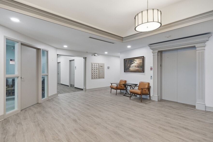 More Photos Of 150 W Half Day Rd, Buffalo Grove Medical For Lease