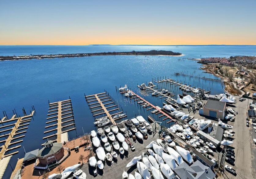 More Photos Of 321-331 Plandome Rd, Manhasset Storefront Retail Office For Lease