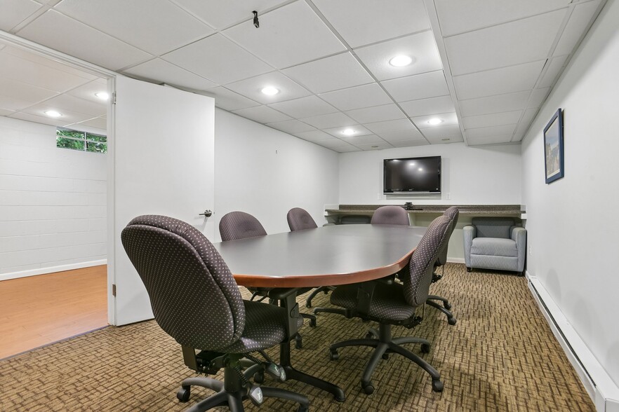 More Photos Of 65 Sachem St, Norwich Medical For Sale