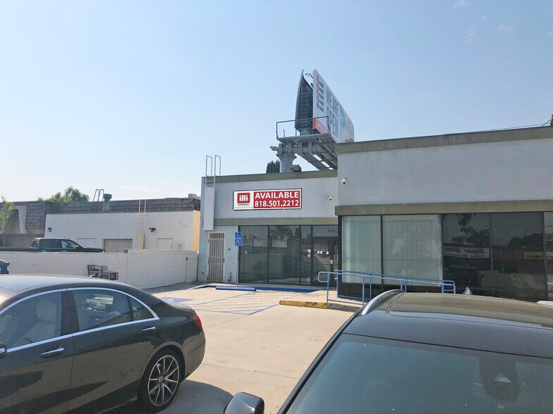 More Photos Of 18471-18477 Ventura Blvd, Tarzana Freestanding For Lease