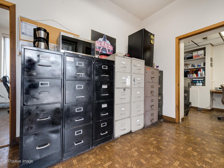 More Photos Of 2200 N Cicero Ave, Chicago Auto Dealership For Sale