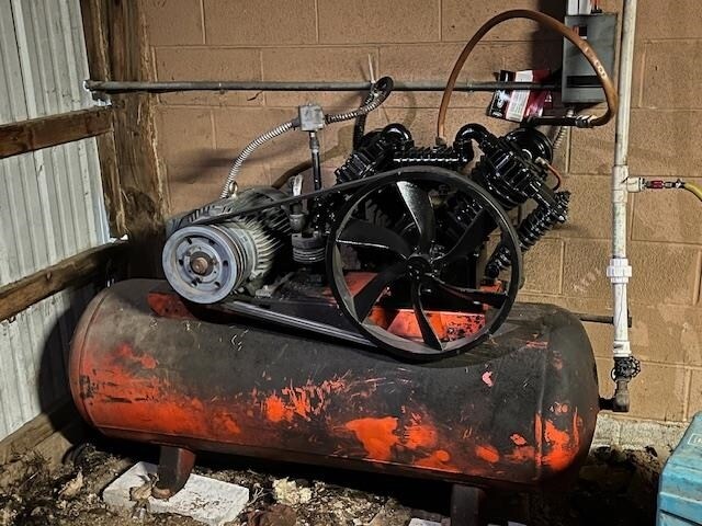 More Photos Of 2260 W Main St, Mountain View Industrial For Sale