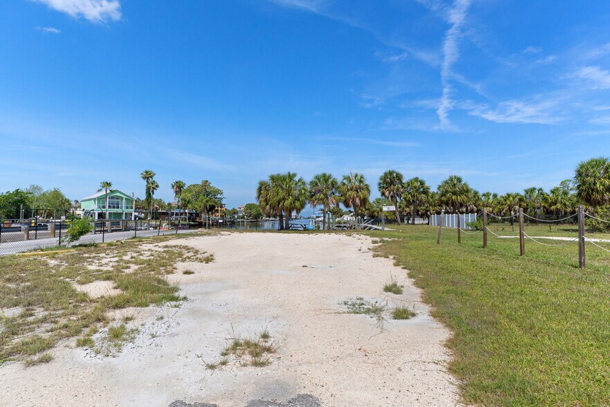 More Photos Of 5000 Calienta St, Hernando Beach Marina For Sale