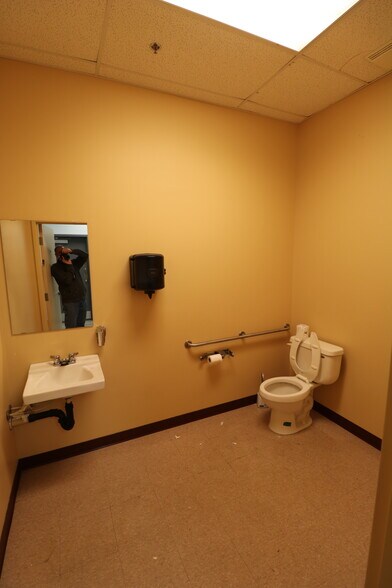 More Photos Of 10008-10022 167 St NW, Edmonton Showroom For Sale