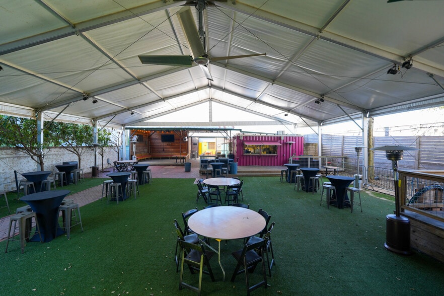 More Photos Of 1403 Nance St, Houston Restaurant For Lease