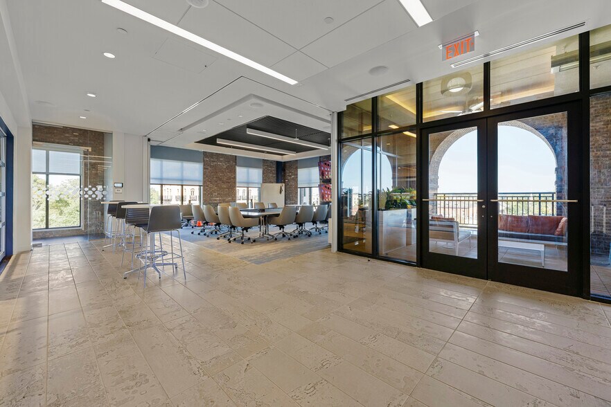 More Photos Of 415 S Broad St, Alpharetta Office For Sale