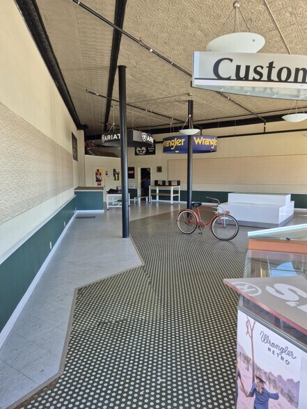 More Photos Of 402 Plant Ave, Waycross Office For Lease