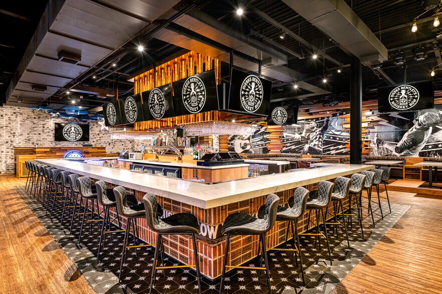More Photos Of 1942-1946 Market St, Denver Bar For Sale