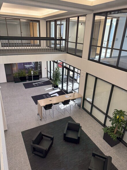 More Photos Of 730 Holiday Dr, Pittsburgh Office For Lease