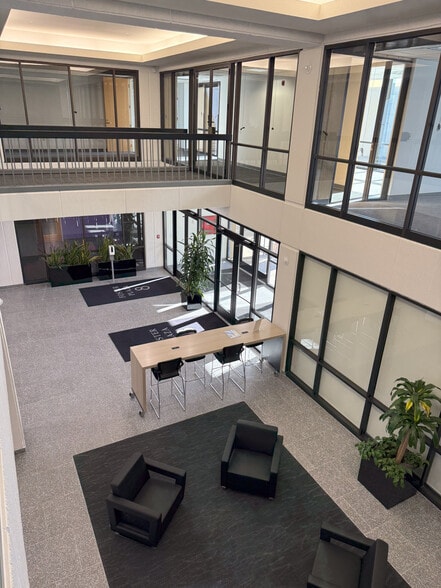 More Photos Of 730 Holiday Dr, Pittsburgh Office For Lease