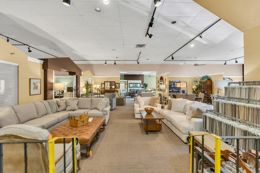 More Photos Of 10 S School St, Lodi Storefront Retail Office For Sale