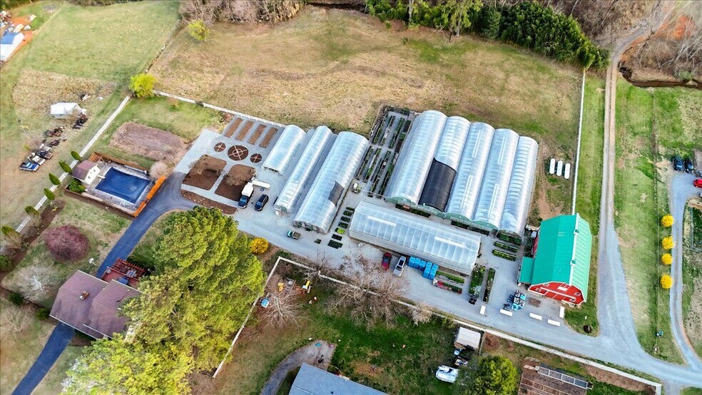 More Photos Of 1356 Coopers Cove Rd, Hardy Specialty For Sale