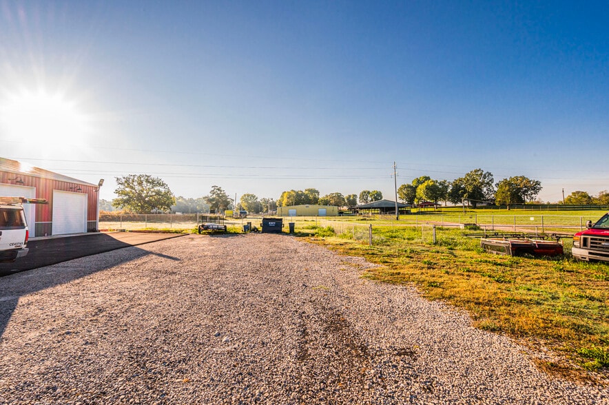 More Photos Of 923 Glen Lily Rd, Bowling Green Office For Sale