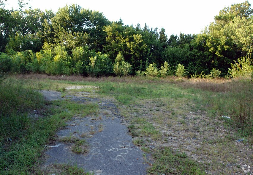More Photos Of Blackwood Clementon Rd @ Spring Garden St, Lindenwold Land For Lease