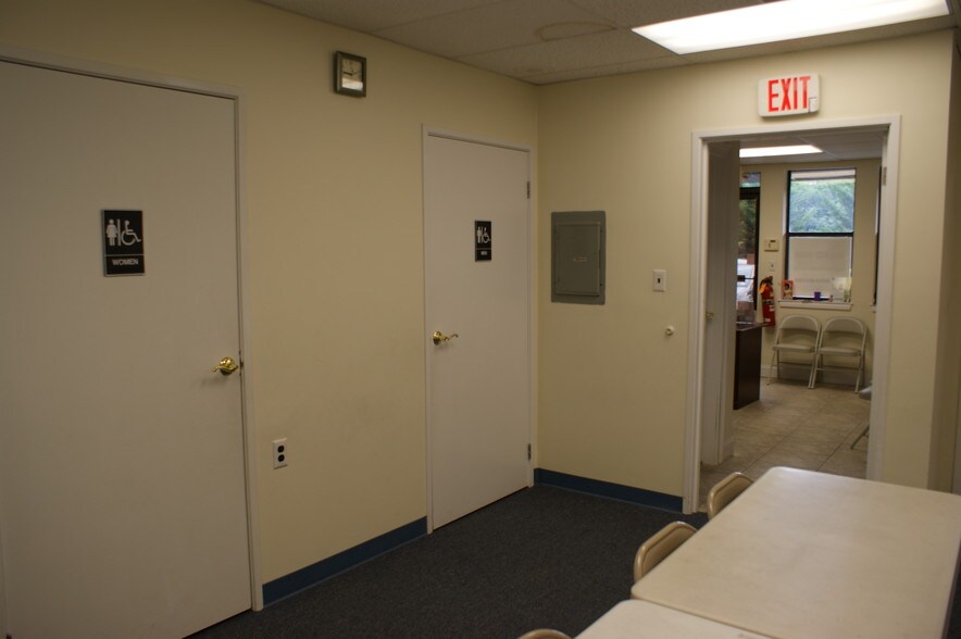 More Photos Of 51 Everett Dr, West Windsor Light Manufacturing For Lease