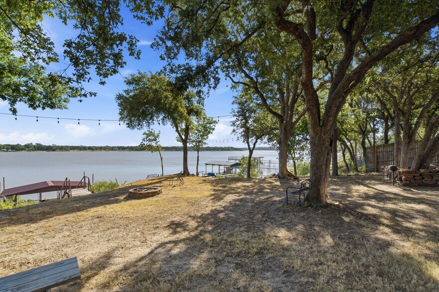 More Photos Of 7170 Briar Rd, Azle Trailer Camper Park For Sale