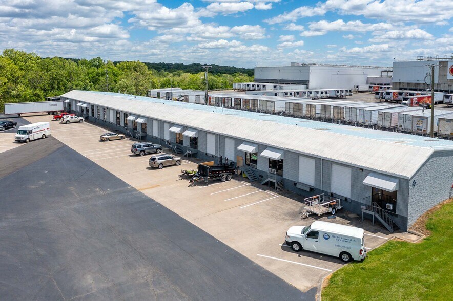 More Photos Of 401-413 Old Stone Bridge Pike, Goodlettsville Unknown For Lease