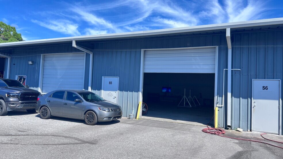 More Photos Of 1705 Cattlemen Rd, Sarasota Warehouse For Lease