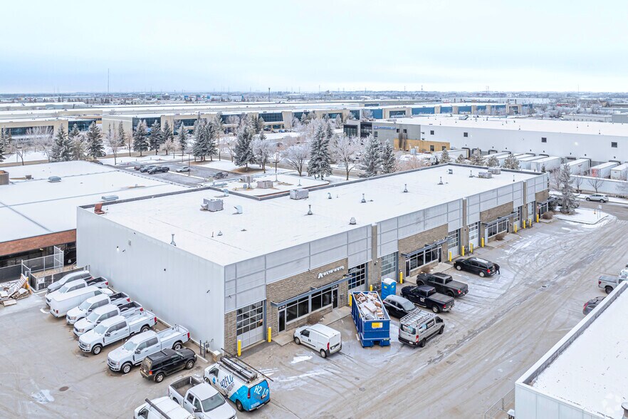 More Photos Of 11211 180 St NW, Edmonton Flex For Sale