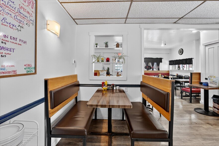 More Photos Of 5937 W Higgins Lake Dr, Roscommon Restaurant For Sale