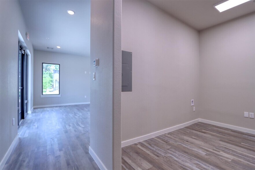 More Photos Of 201 E 5th St, Ferris Storefront Retail Office For Lease