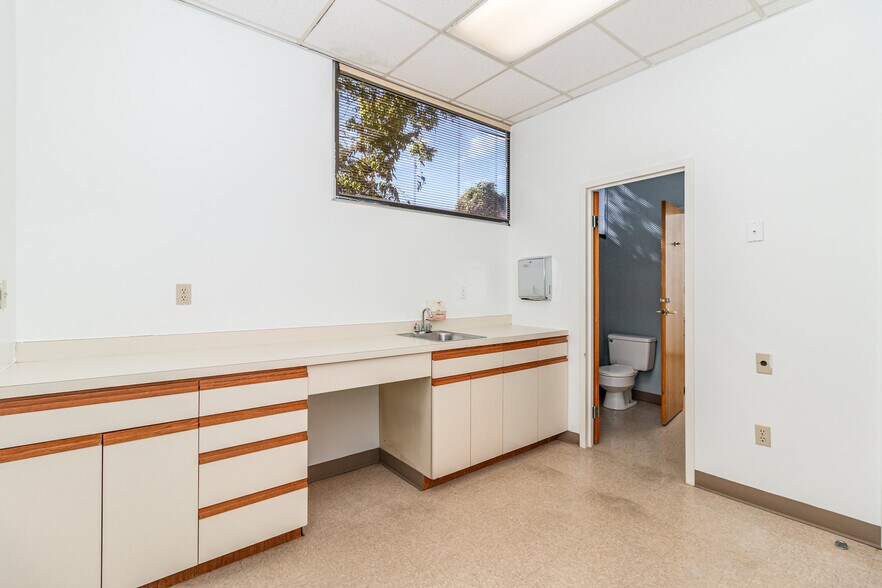More Photos Of 10196 Springfield Pike, Cincinnati Medical For Sale