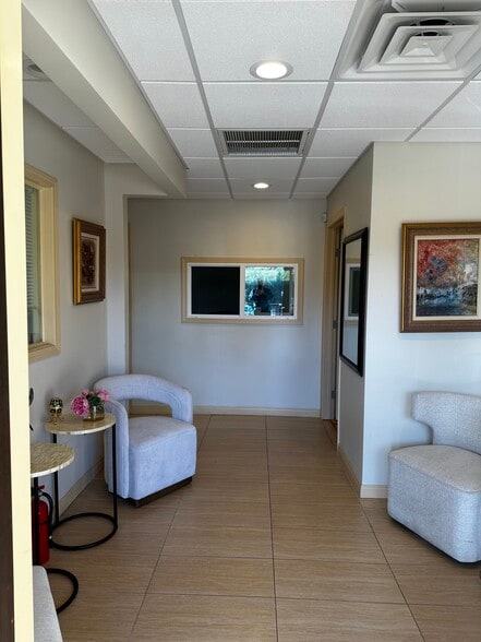 More Photos Of 3909 Ocean View Blvd, Montrose Medical For Lease