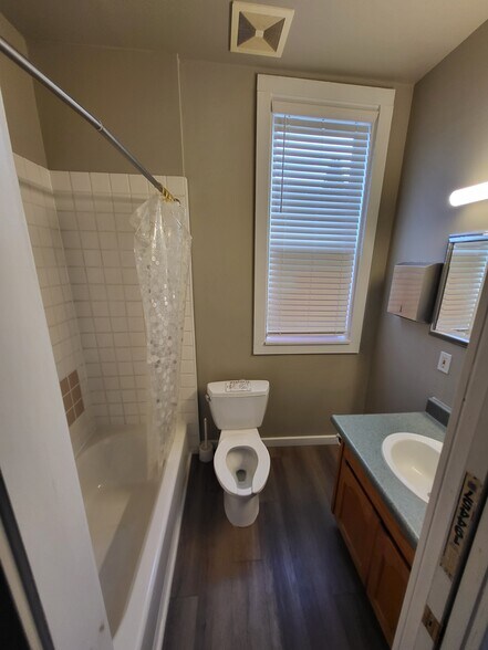 More Photos Of 223 S Lewis St, Monroe Storefront Retail Office For Sale