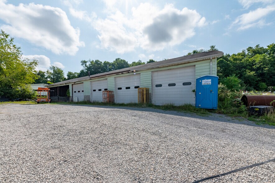 More Photos Of 69 Middletown Rd, Fairmont Manufacturing For Sale