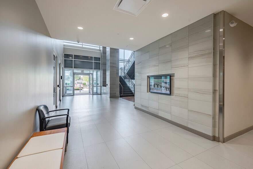 More Photos Of 1120 Raintree Cir, Allen Medical For Lease