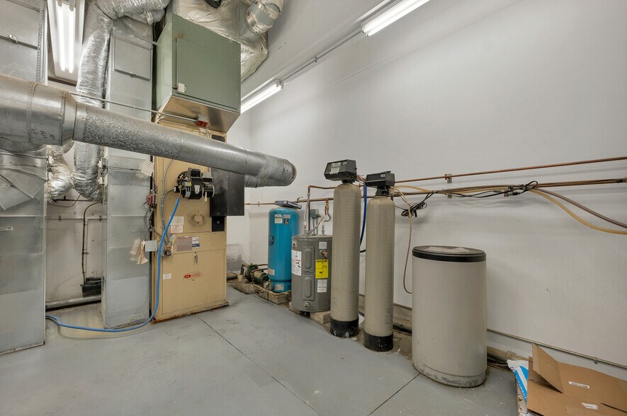 More Photos Of 1210 White Mountain Hwy, Ossipee Freestanding For Sale