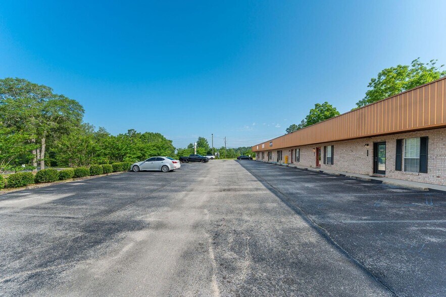 More Photos Of 128 John King Rd, Crestview Storefront For Sale