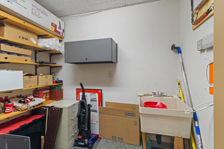 More Photos Of 1326 E Pembroke Ave, Hampton Office For Sale